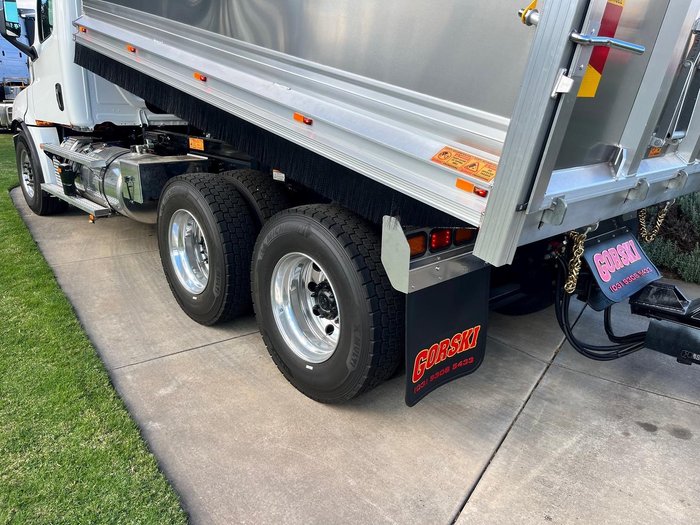 2024 Freightliner Cascadia 126 Tipper White