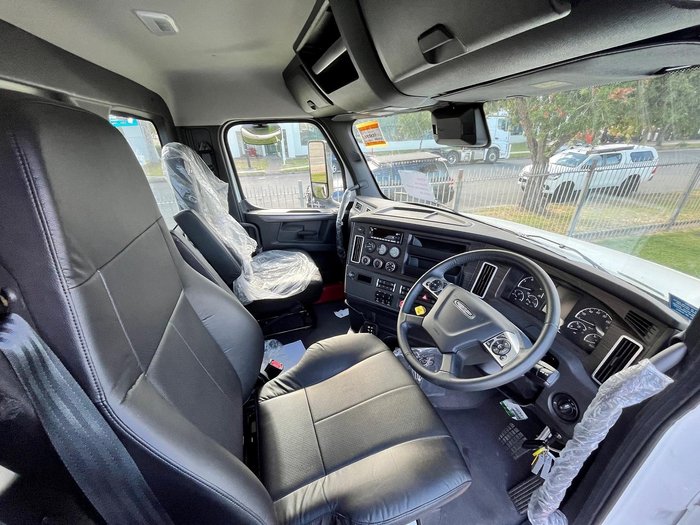 2024 Freightliner Cascadia 126 Tipper White