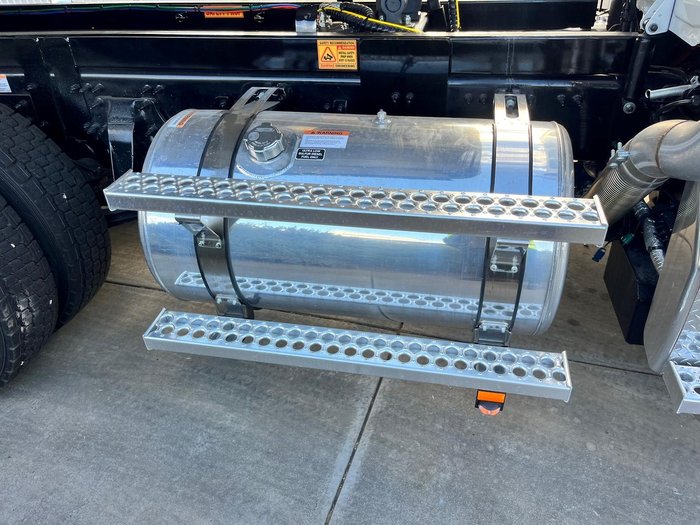 2024 Freightliner Cascadia 126 Tipper White