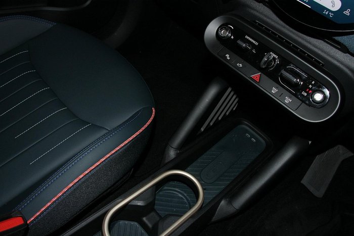 2024 MINI Aceman SE Favoured