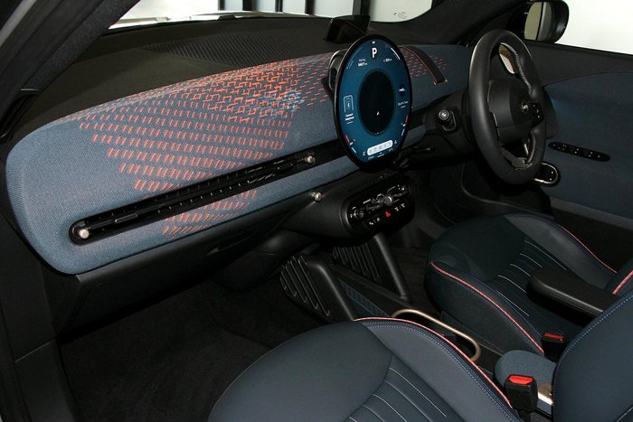 2024 MINI Aceman SE Favoured