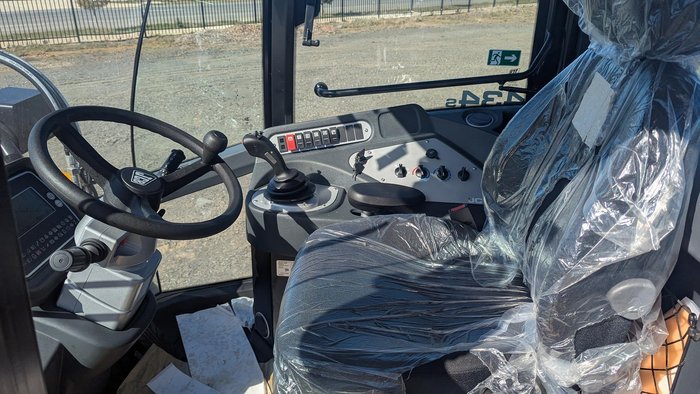2025 JCB 434S