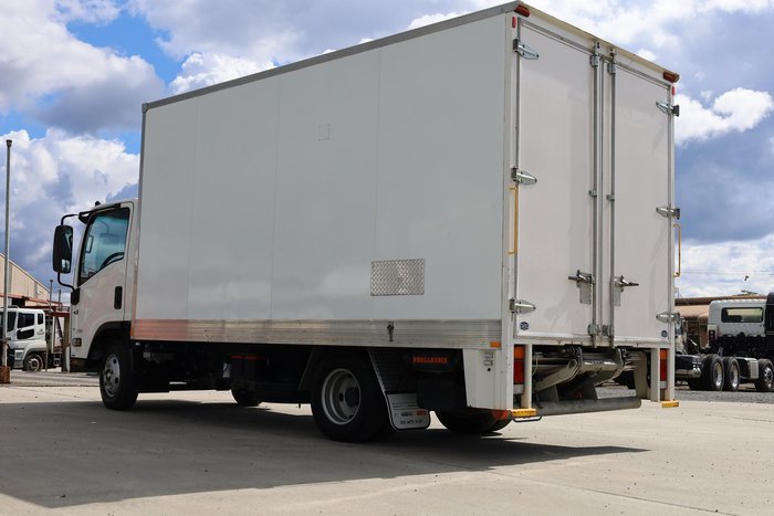 2021 Isuzu N Series NNR 45-150 Pantech with Lifter White