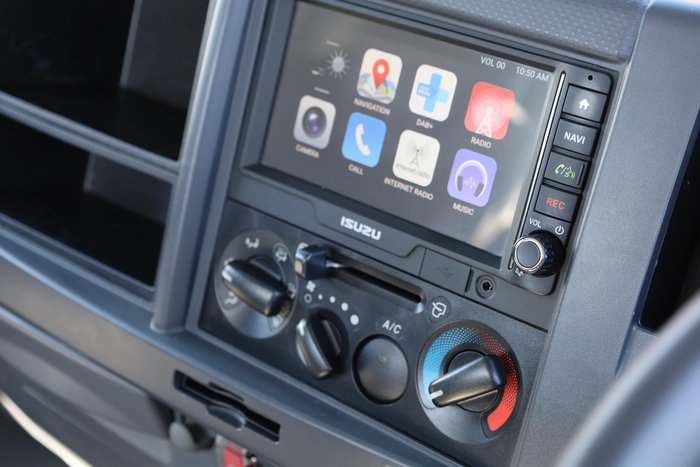 2021 Isuzu N Series NNR 45-150 Pantech with Lifter White