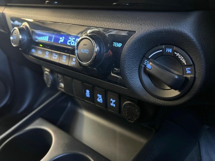 2015 Toyota Hilux SR5