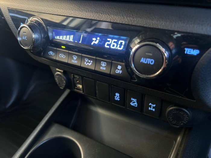 2015 Toyota Hilux SR5