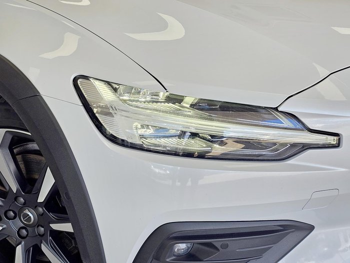 2021 Volvo V60 Cross Country B5 MY22 AWD White