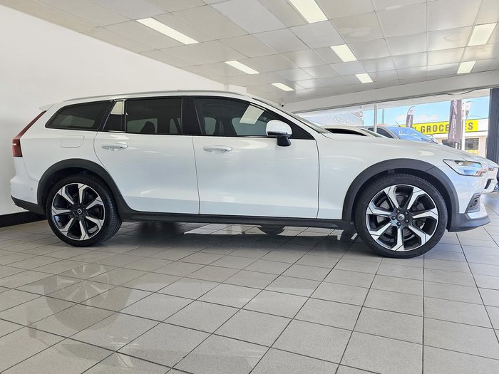 2021 Volvo V60 Cross Country B5 MY22 AWD White