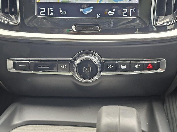 2021 Volvo V60 Cross Country B5 MY22 AWD White