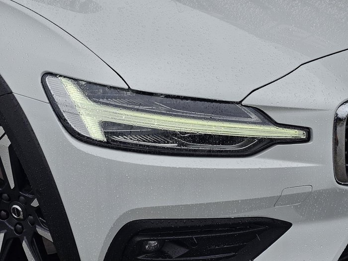2021 Volvo V60 Cross Country B5 MY22 AWD White
