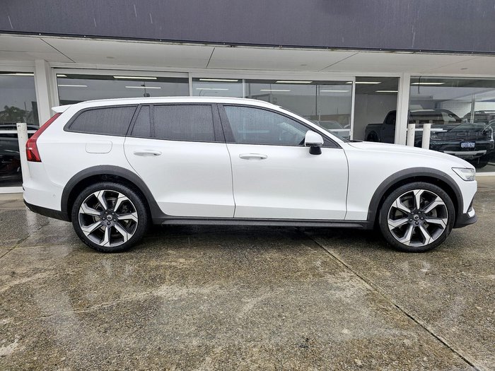 2021 Volvo V60 Cross Country B5 MY22 AWD White
