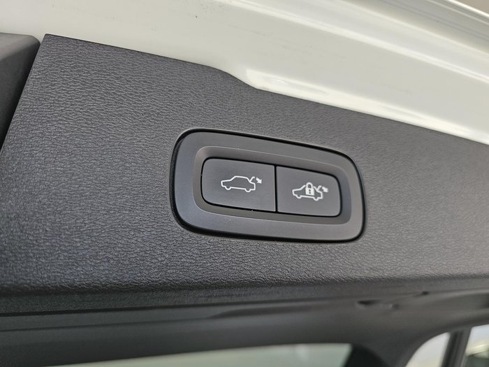 2021 Volvo V60 Cross Country B5 MY22 AWD White