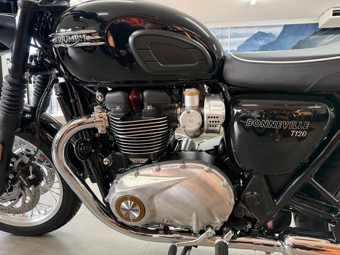 2025 Triumph Bonneville T120 Bonneville Black