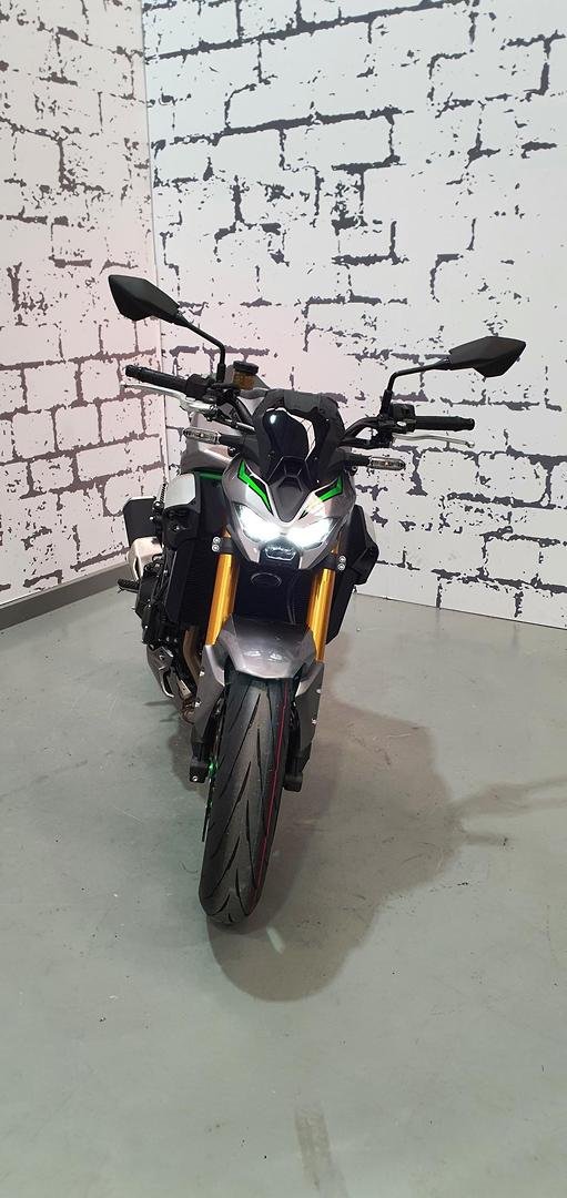 2025 Kawasaki Z900 SE Z Silver