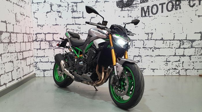 2025 Kawasaki Z900 SE Z Silver