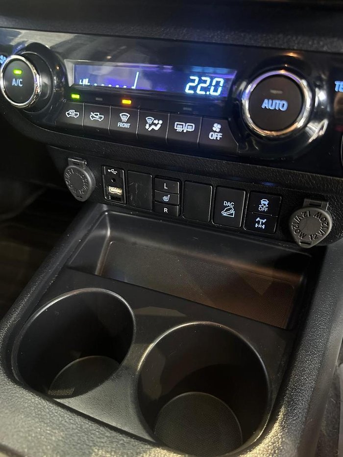 2020 Toyota Hilux SR5