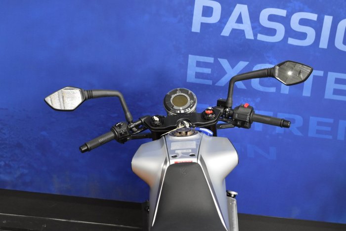 2022 Husqvarna VITPILEN 401 Chrome / Silver