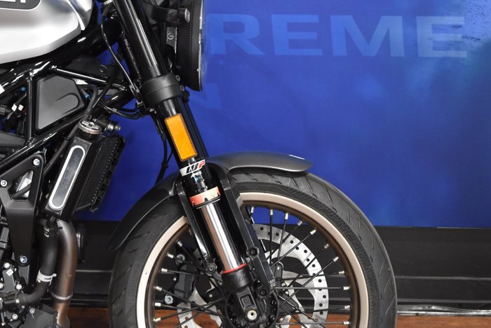 2022 Husqvarna VITPILEN 401 Chrome / Silver