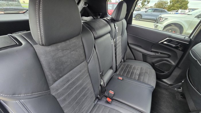 2023 Mitsubishi Outlander LS Black Edition