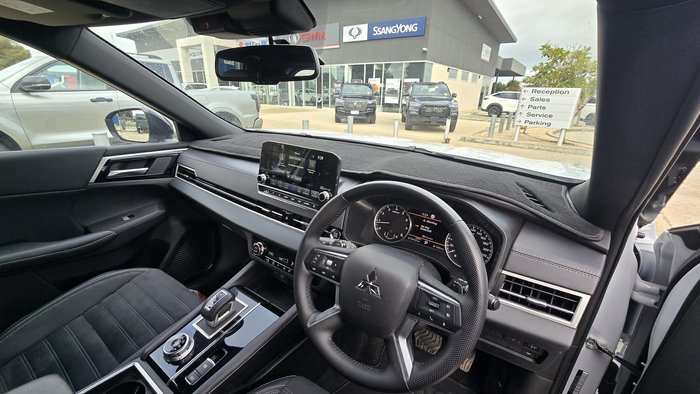 2023 Mitsubishi Outlander LS Black Edition