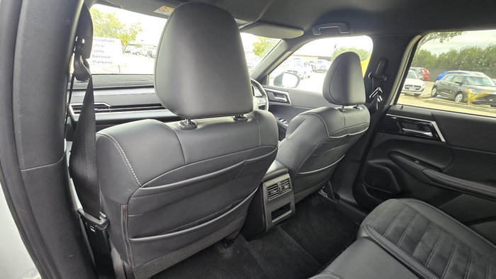 2023 Mitsubishi Outlander LS Black Edition