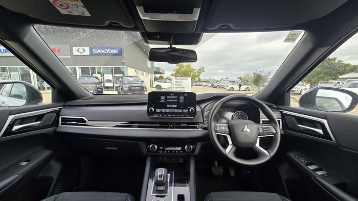 2023 Mitsubishi Outlander LS Black Edition
