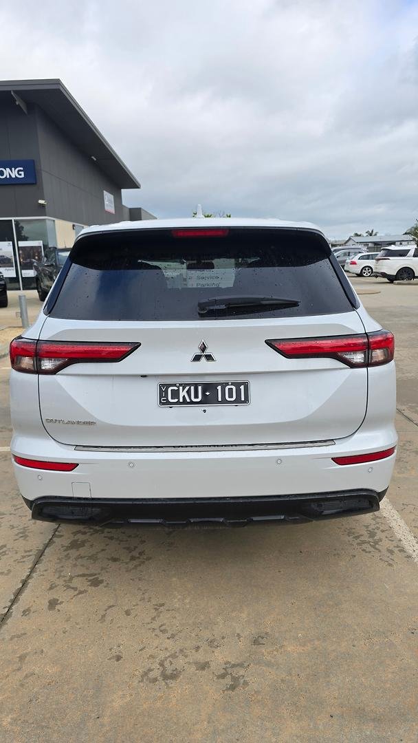 2023 Mitsubishi Outlander LS Black Edition