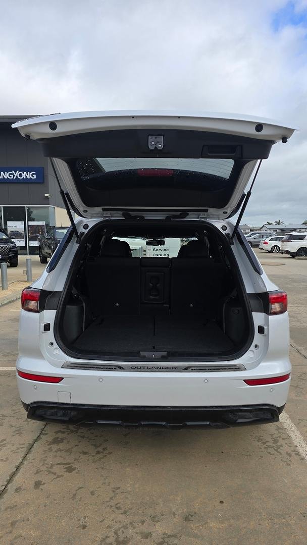 2023 Mitsubishi Outlander LS Black Edition