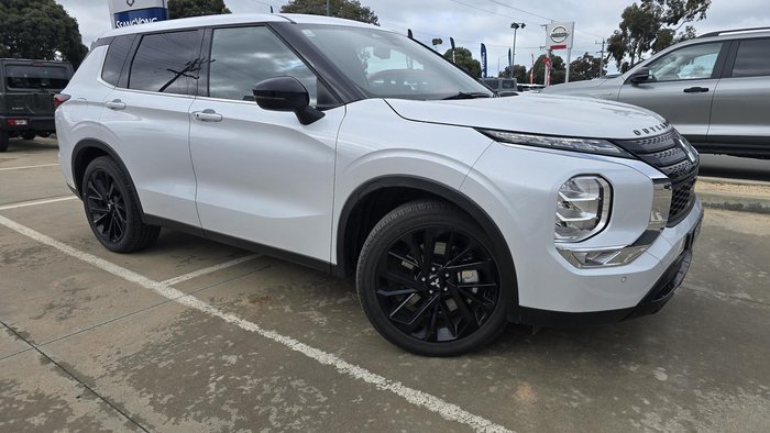 2023 Mitsubishi Outlander LS Black Edition
