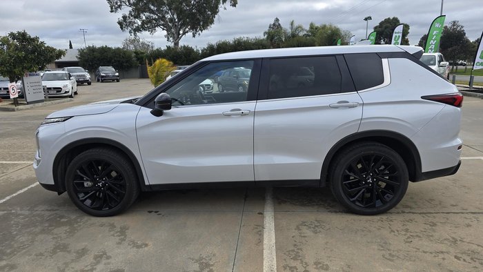 2023 Mitsubishi Outlander LS Black Edition