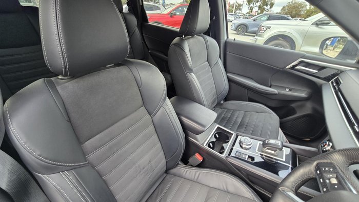 2023 Mitsubishi Outlander LS Black Edition