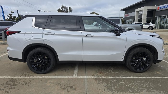 2023 Mitsubishi Outlander LS Black Edition