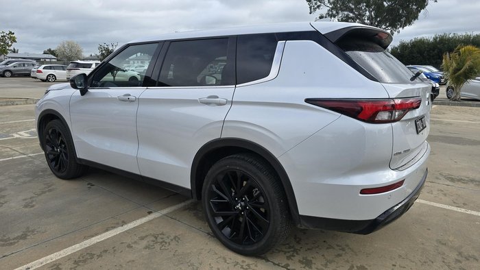 2023 Mitsubishi Outlander LS Black Edition