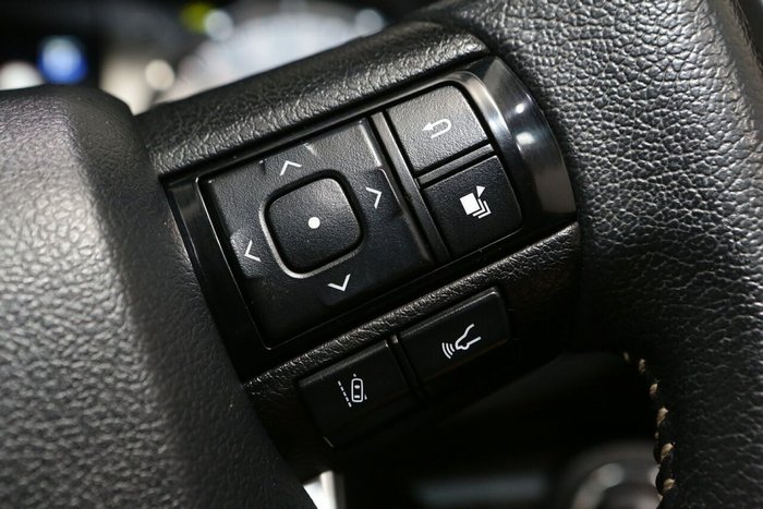 2022 Toyota Hilux SR5