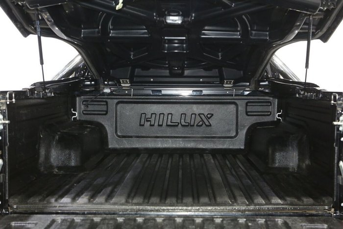 2022 Toyota Hilux SR5