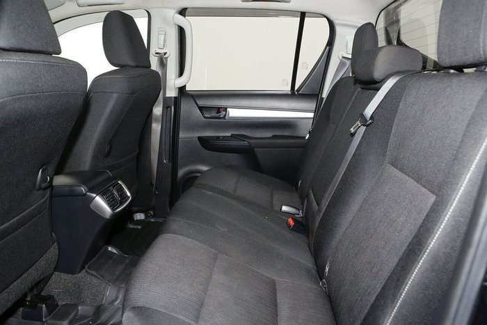 2022 Toyota Hilux SR5