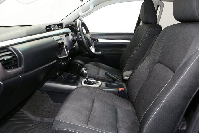 2022 Toyota Hilux SR5