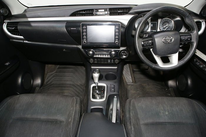 2022 Toyota Hilux SR5