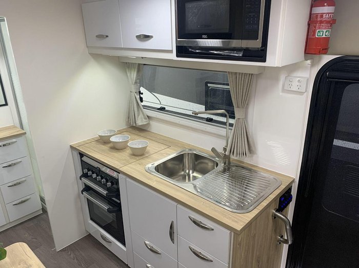 2025 Supreme 1560_C_K1e3_S Territory Hybrid 15'6