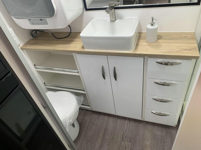 2025 Supreme 1560_C_K1e3_S Territory Hybrid 15'6