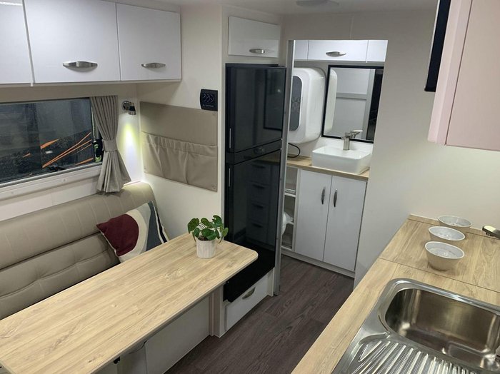 2025 Supreme 1560_C_K1e3_S Territory Hybrid 15'6