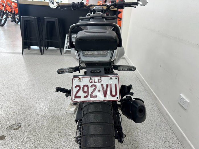 2021 HUSQVARNA SVARTPILEN 401 SILVER
