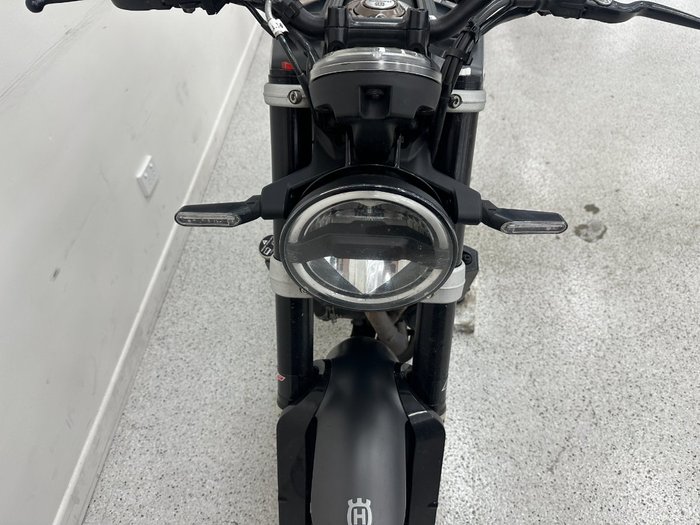 2021 HUSQVARNA SVARTPILEN 401 SILVER