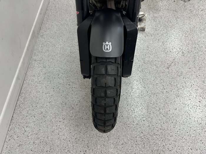 2021 HUSQVARNA SVARTPILEN 401 SILVER