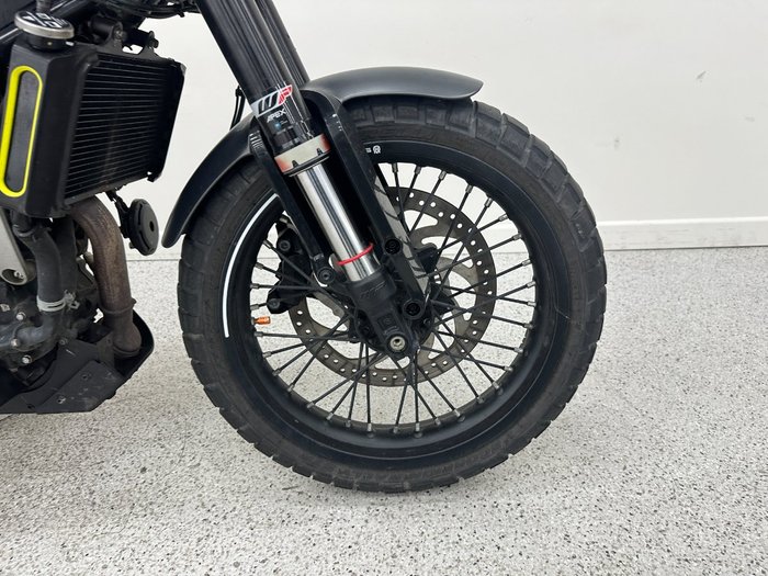 2021 HUSQVARNA SVARTPILEN 401 SILVER