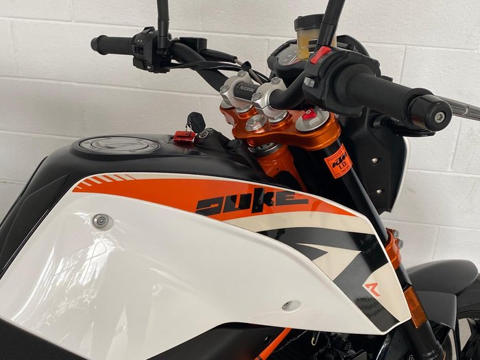 2014 KTM 690 Duke R Duke White