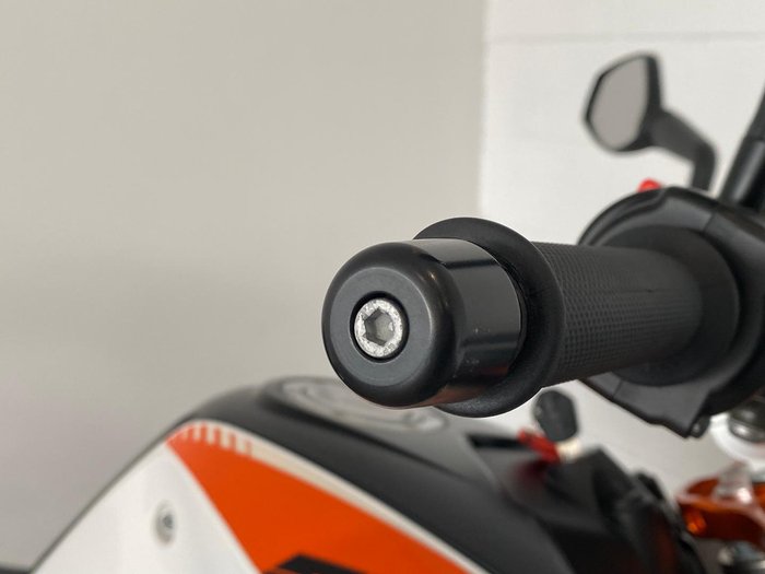 2014 KTM 690 Duke R Duke White