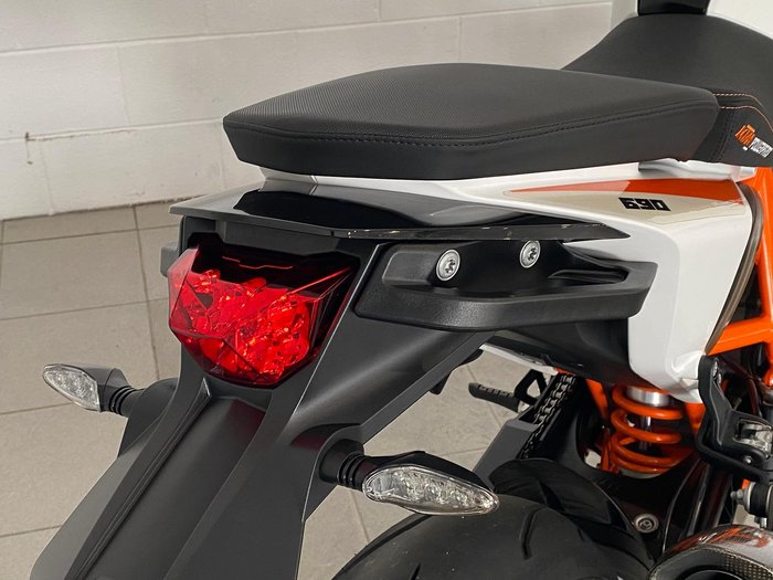 2014 KTM 690 Duke R Duke White