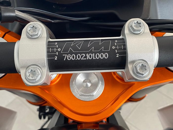 2014 KTM 690 Duke R Duke White