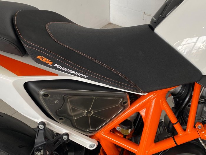 2014 KTM 690 Duke R Duke White